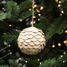 Load image into Gallery viewer, 3&quot; Lamella Bauble